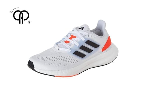 حذاء رجالي اديداس ابيض مع اورانج an Adidas Pureboo...