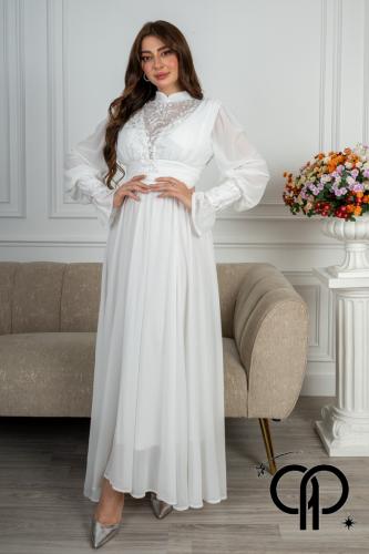 فستان أبيض بأكمام طويلة