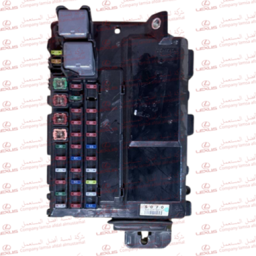 علبة فيوز رفرف يمين LS460 موديل 07-17