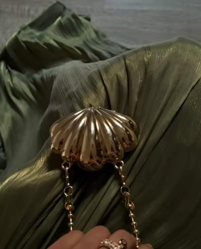 فستان سهره بكسرات جانبيه انثويه