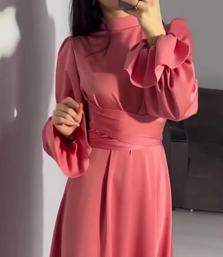 فستان ناعم بأكمام طويله مع كشكشه