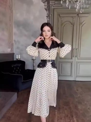 فستان منقط بستايل كوري