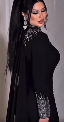 فستان أنيق مع ياقة مطرزة