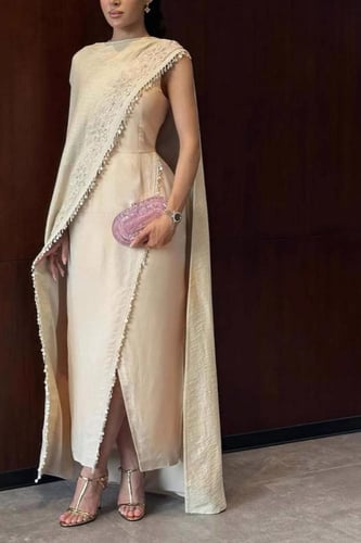 فستان بكاب جانبي مطرّز