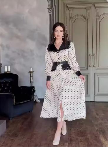 فستان منقط بستايل كوري