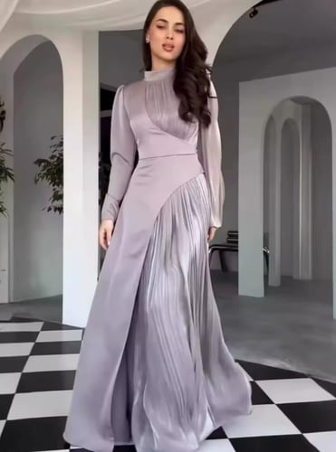 فستان انيق بكسرات جانبيه