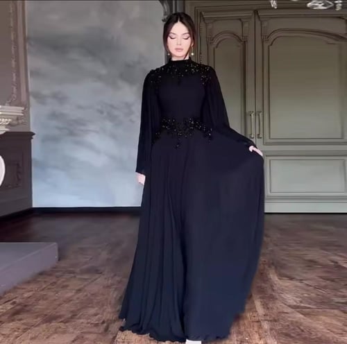 فستان الفخامة المطرّز بالأكمام الكسرات