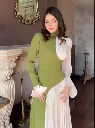 فستان انيق بكسرات جانبيه