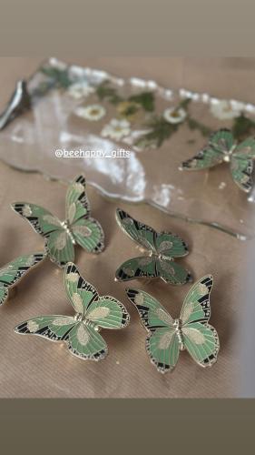 Butterfly tray