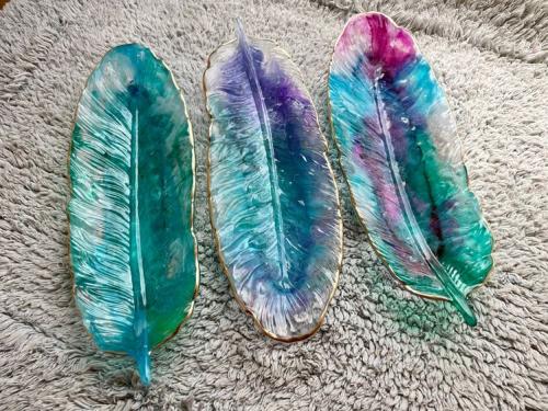 Feather tray