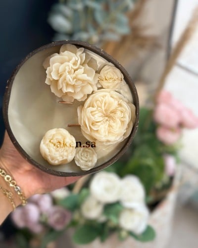 شمعة جوز الهند اللون الكريمي creamy coconut candle