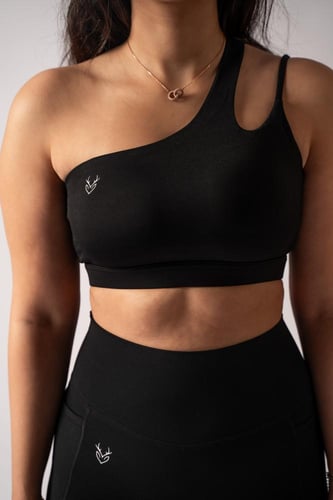 طقم رياضي نسائي بكتف واحد (أسود)