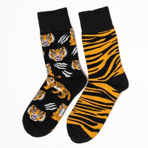 جوارب طويلة برسمة النمور