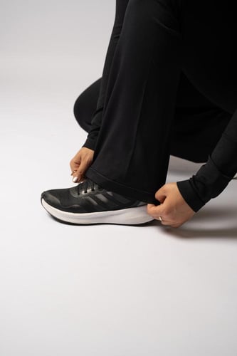 طقم رياضي بأكمام طويله وتصميم أنيق (أسود)