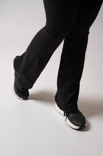 طقم رياضي بأكمام طويله وتصميم أنيق (أسود)