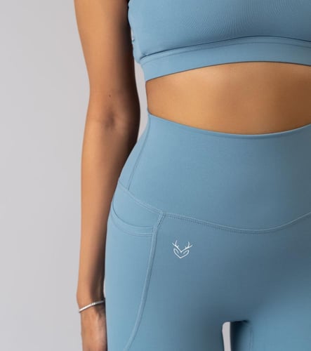 طقم رياضي نسائي بكتف واحد (سماوي)