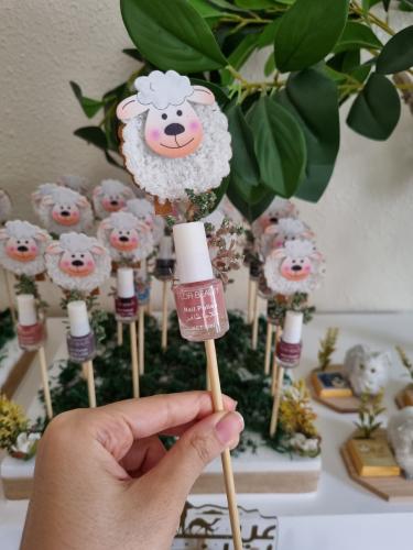Sheep stand with nail polish 24 pieces