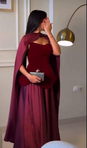 فستان مخملي وبتنورة حرير