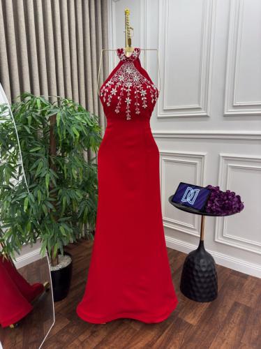 فستان سهرة بتطريز راقي