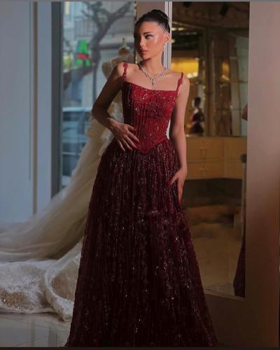 فستان برغندي تطريز كامل