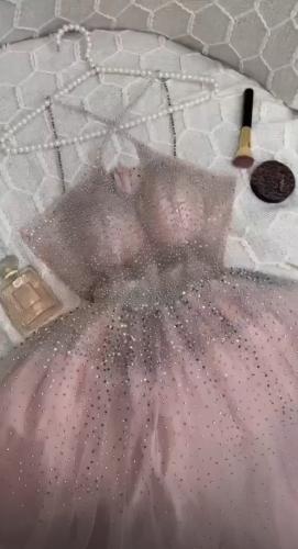 فستان وردي بكرستالات