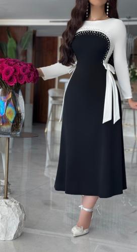 فستان احمر مورد