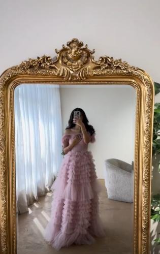 فستان طويل فخم