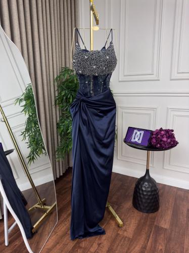 فستان سهرة مُلفت