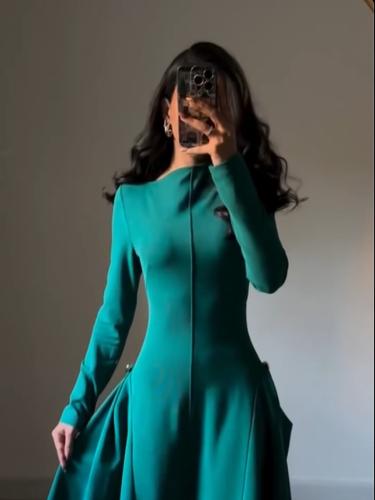 فستان طويل بتصميم بسيط