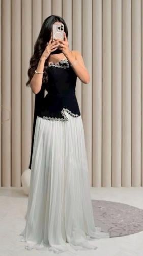 فستان اسود وابيض راقي