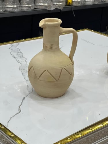 جرة ماء فخار مع مقبض يد