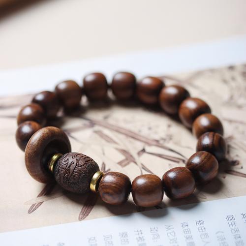 سوار من الخشب