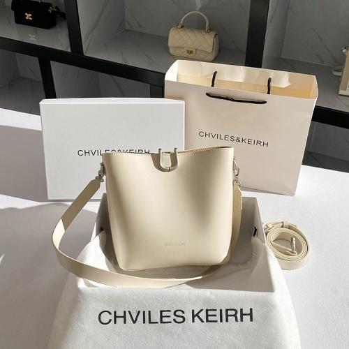 حقيبة تشارلز من الجلد الطبيعي