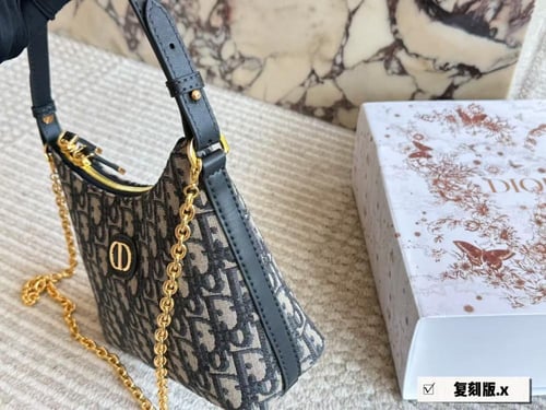 شناط الجيل الجديد من ديور ماستر متوفر بألوان