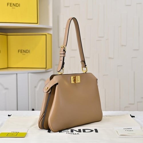 شنطة كتف فندي ماستر متوفرة بعدة الوان