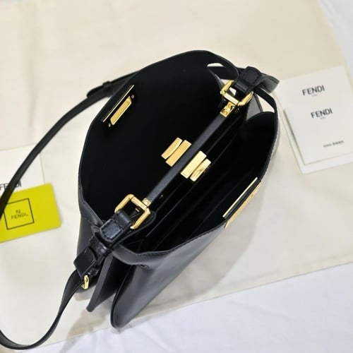 شنطة كتف فندي ماستر متوفرة بعدة الوان