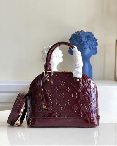 شنطه لويس فيتون الماء