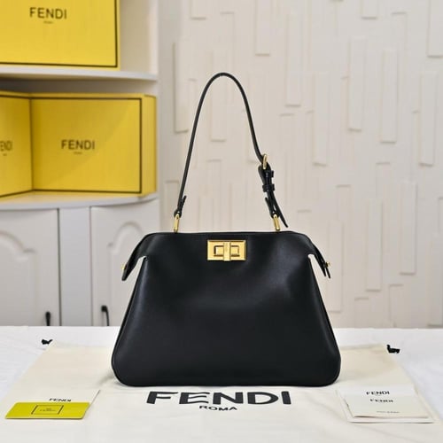 شنطة كتف فندي ماستر متوفرة بعدة الوان