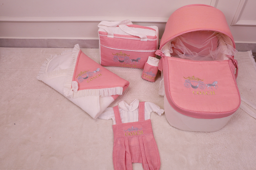 طقم استقبال للمولود مجموعة قطع بتطريز ملكي