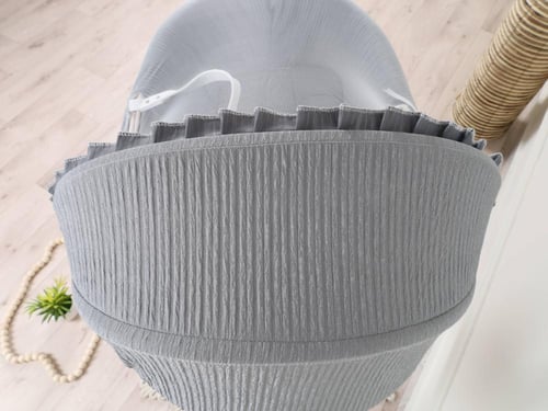 سلة خيزران أبيض مع تلبيسة مٌقلم رمادي