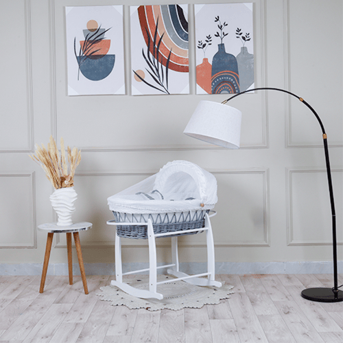 سلة خيزران رمادي مع تلبيسة حبوب الرمان