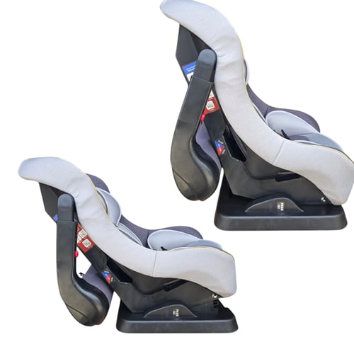 كرسي سيارة متعدد الوضعيات