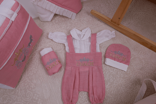 طقم استقبال للمولود مجموعة قطع بتطريز ملكي