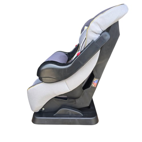 كرسي سيارة متعدد الوضعيات