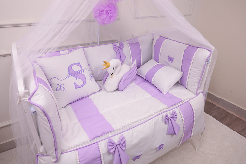 مفرش طفل معا جوانب مطرزه معا الاسم بطريقه رائعه