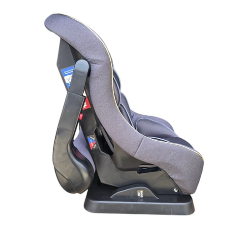 كرسي سيارة متعدد الوضعيات