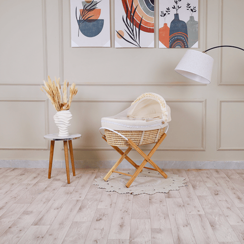 سلة موسى قش بقماش مقلم بيج