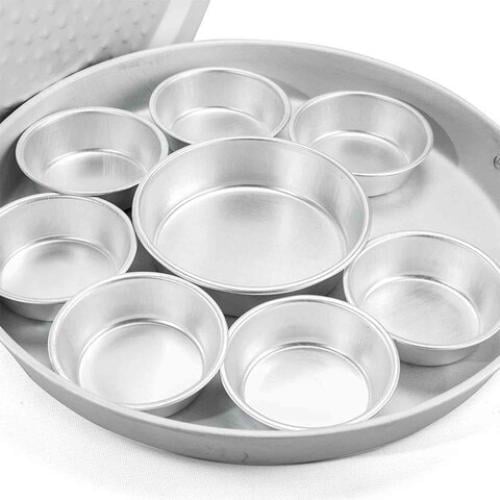 صحن. مع علب صغيره