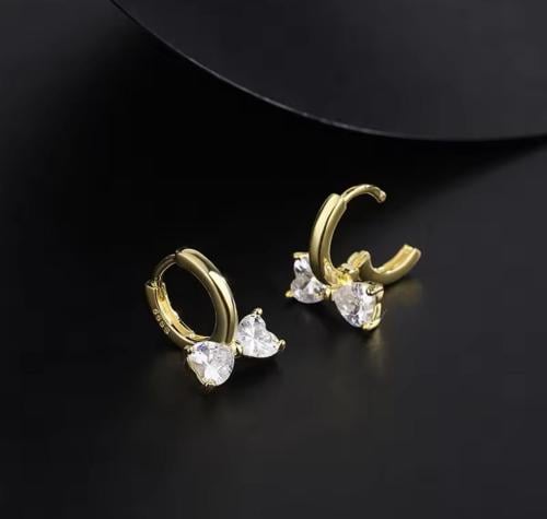 حلق ذهبي صغير