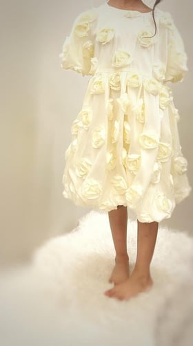 فستان الجوري الليموني الفاتح